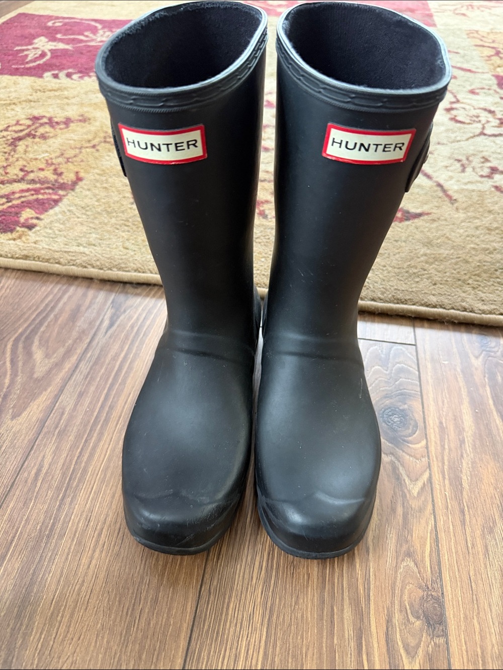 Hunter women’s Matte Black short Rain Boots Size 8